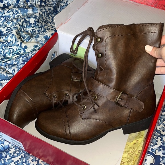 Shoes - SIZE 8 - American Rag Cie brown combat boots